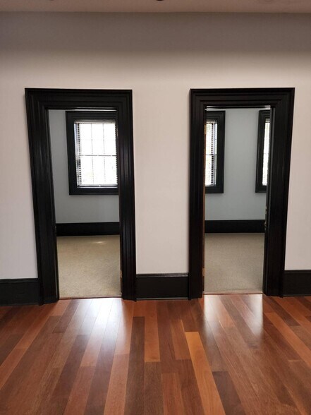 More Photos Of 3155 Roswell Rd NE, Atlanta Office For Sale