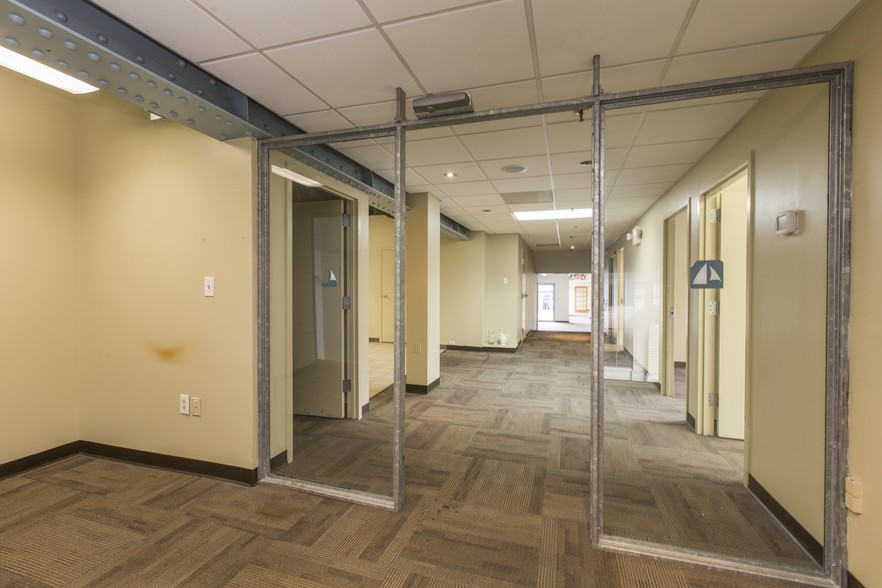 More Photos Of 3-7 N Christopher Columbus Blvd, Philadelphia Loft Creative Space For Lease