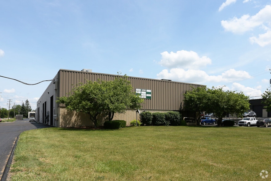 More Photos Of 3250 Old Farm Ln, Commerce Township Warehouse For Lease