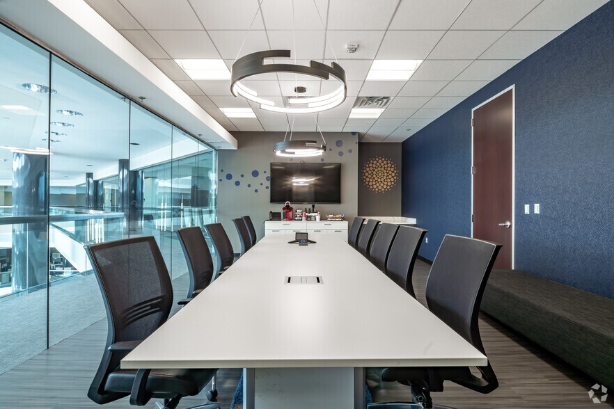 More Photos Of 2600 W Big Beaver Rd, Troy Office For Lease