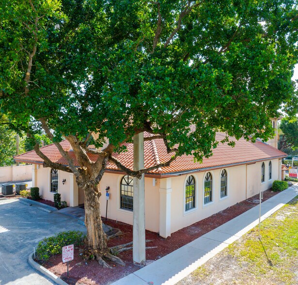 More Photos Of 2120 N Dixie Hwy, Boca Raton Unknown For Lease