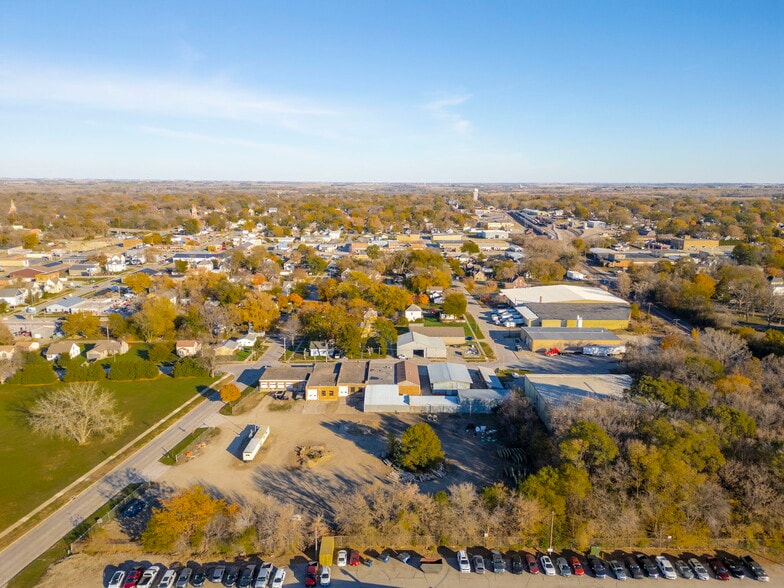 More Photos Of 708-712 S Jefferson Ave, Mason City Flex For Sale