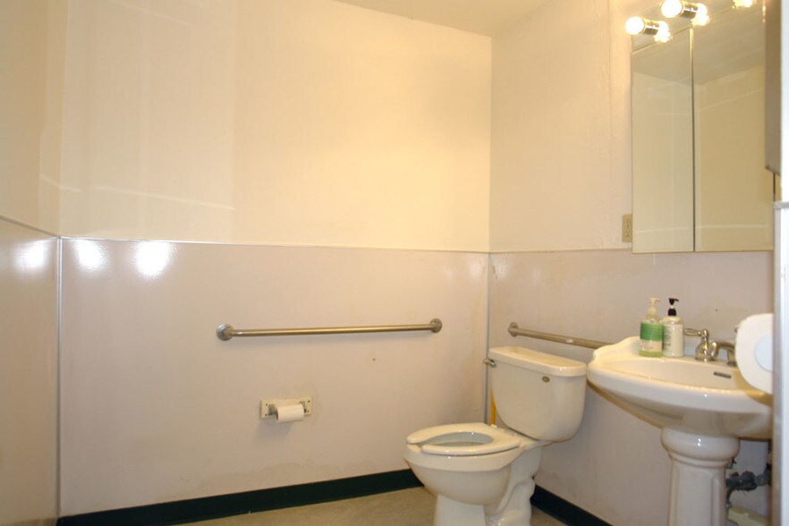 More Photos Of 2170 Oakland Rd, San Jose Light Manufacturing For Lease