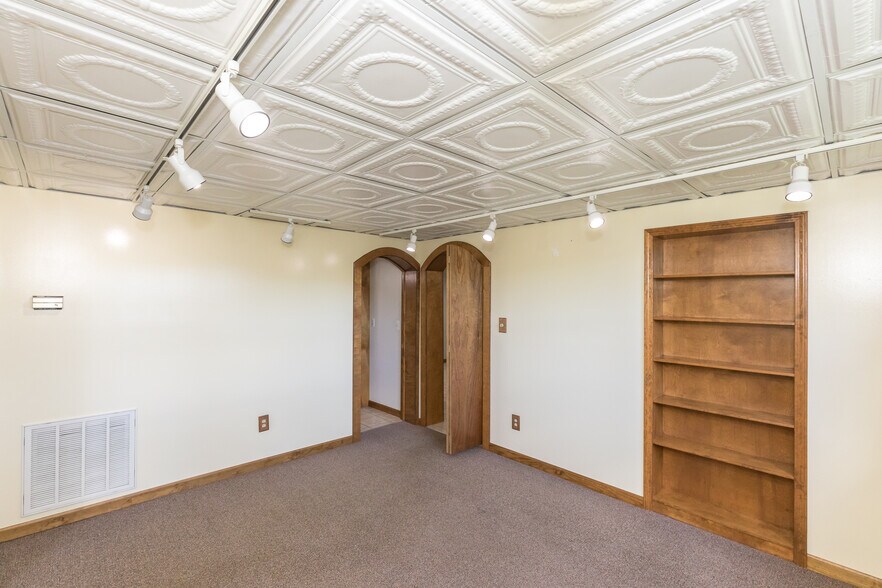 More Photos Of 131 Copenhaver St, Marion Shelter For Sale