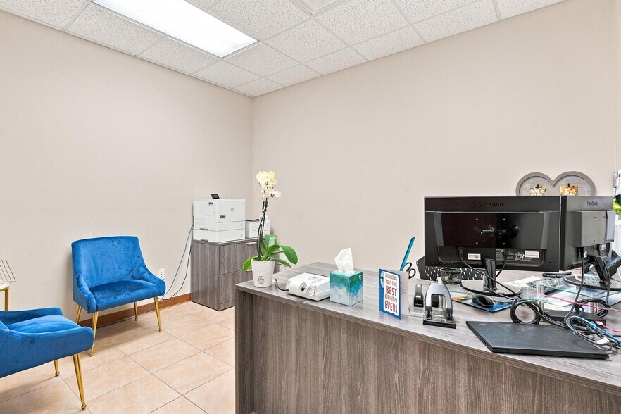 More Photos Of 375 Fennell Blvd, Lady Lake Medical For Sale
