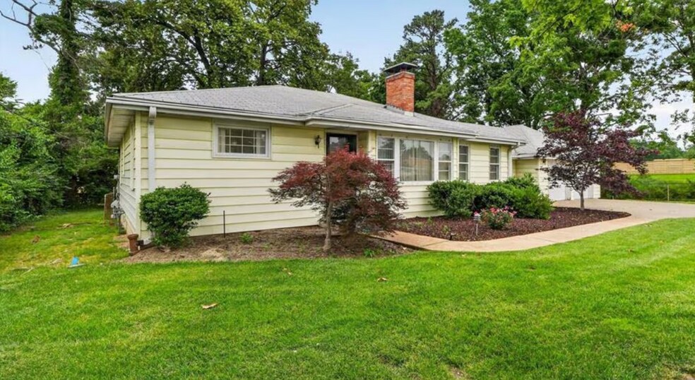 More Photos Of 11147 Olive Blvd, Saint Louis Office For Sale