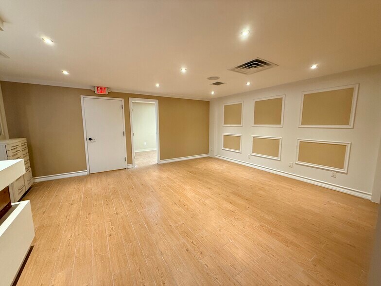 More Photos Of 30 Main St, Port Washington Storefront For Lease