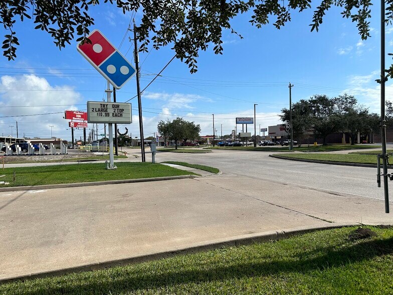 More Photos Of 210 W Fairmont Pky, La Porte General Retail For Lease