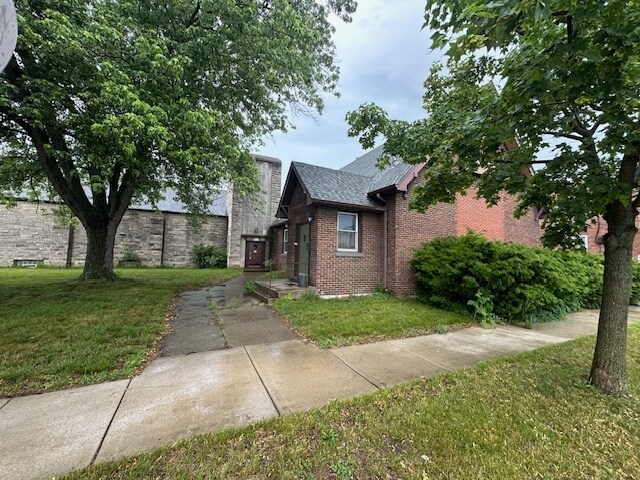 More Photos Of 201 N Broad St, Griffith Specialty For Sale