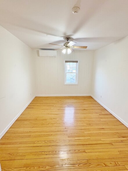 More Photos Of 144 Main St, Gardiner Warehouse For Lease