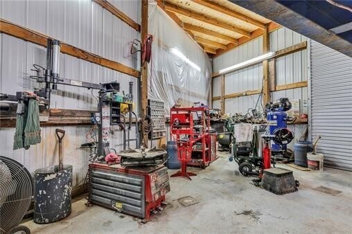 More Photos Of 101 N Maple St, Garnett Service Station For Sale