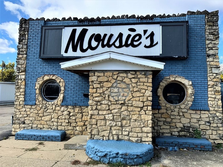 Primary Photo Of 917 Western Ave, Connersville Bar For Sale