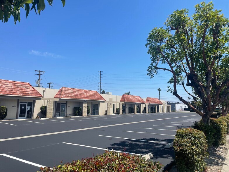 More Photos Of 3615-3633 W Warner Ave, Santa Ana Warehouse For Lease