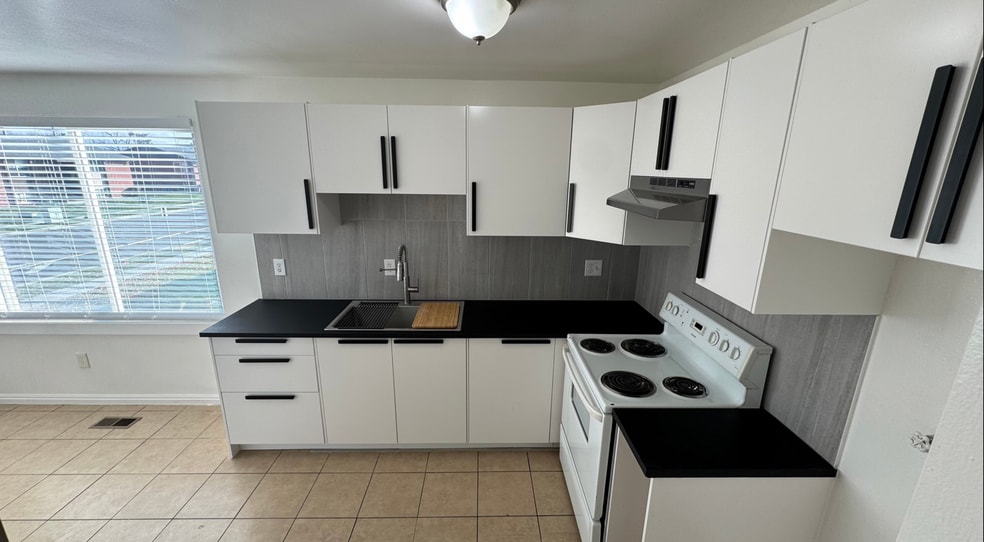 More Photos Of 2530 S Parkcrest Dr, Salt Lake City Multifamily For Sale