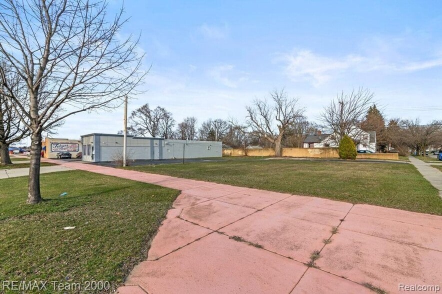 More Photos Of 5153 S Beech Daly St, Dearborn Heights Freestanding For Lease
