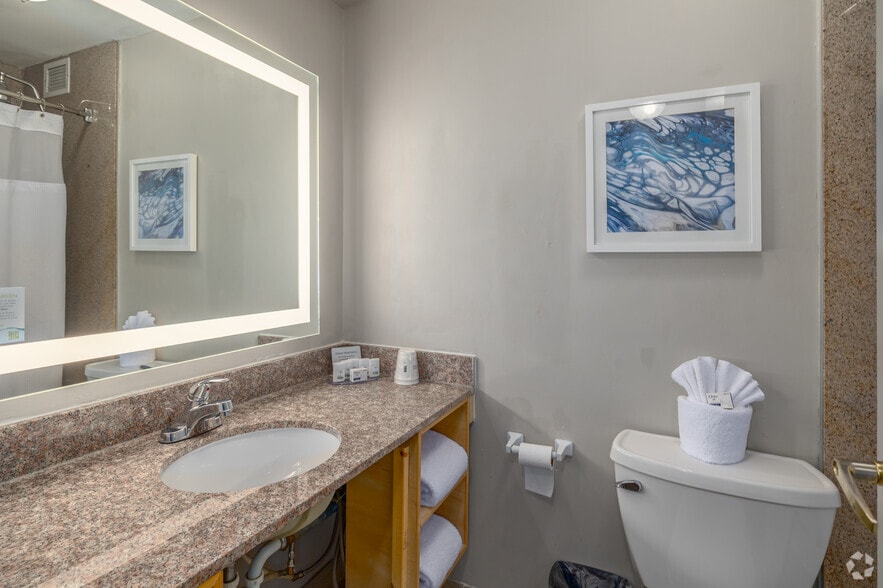 More Photos Of 5300 Rockside Rd, Independence Hotel For Sale