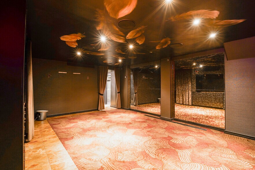 More Photos Of 73 Fifth Ave, New York Apartments For Lease
