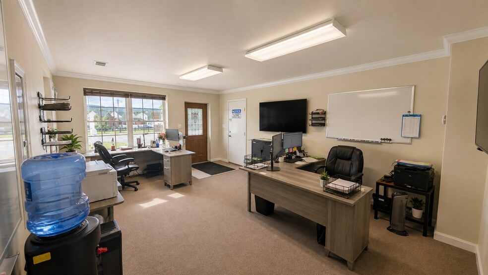 More Photos Of 4 N Berlin Pike, Lovettsville Flex For Lease