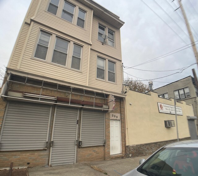 More Photos Of 391-393 Hawthorne Ave, Newark General Retail For Sale