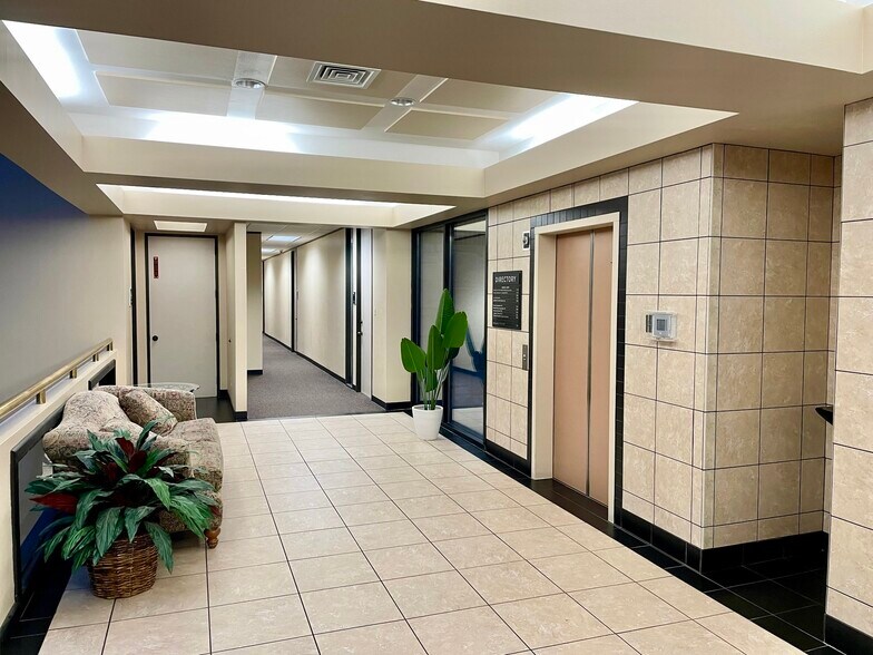 More Photos Of 4807 Spicewood Springs Rd, Austin Unknown For Lease