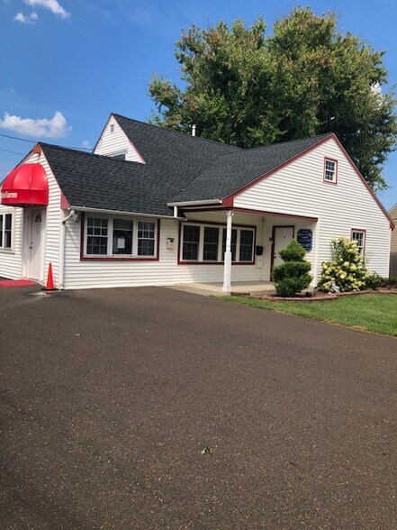 More Photos Of 1 Plumbridge Dr, Levittown Office Residential For Sale