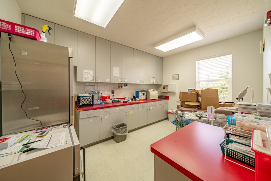 More Photos Of 353 Island Cottage Rd, Rochester Medical For Sale