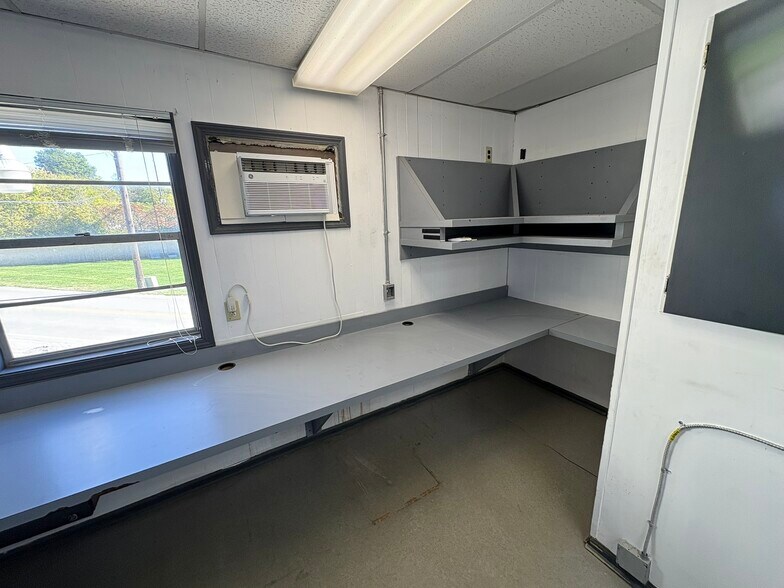 More Photos Of 1075 Lebanon Rd, Danville Warehouse For Lease