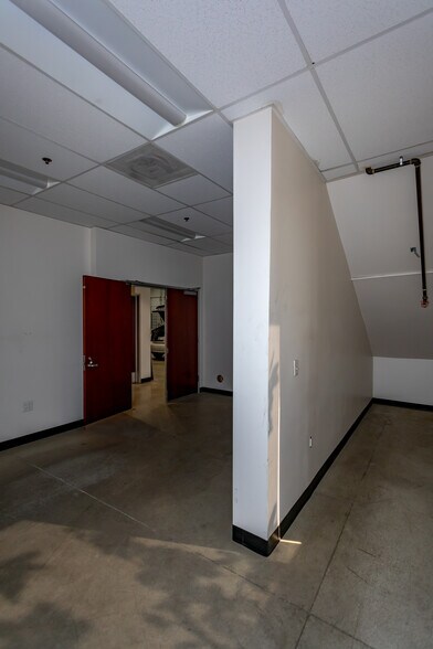 More Photos Of 10730 Bell Ct, Rancho Cucamonga Warehouse For Lease