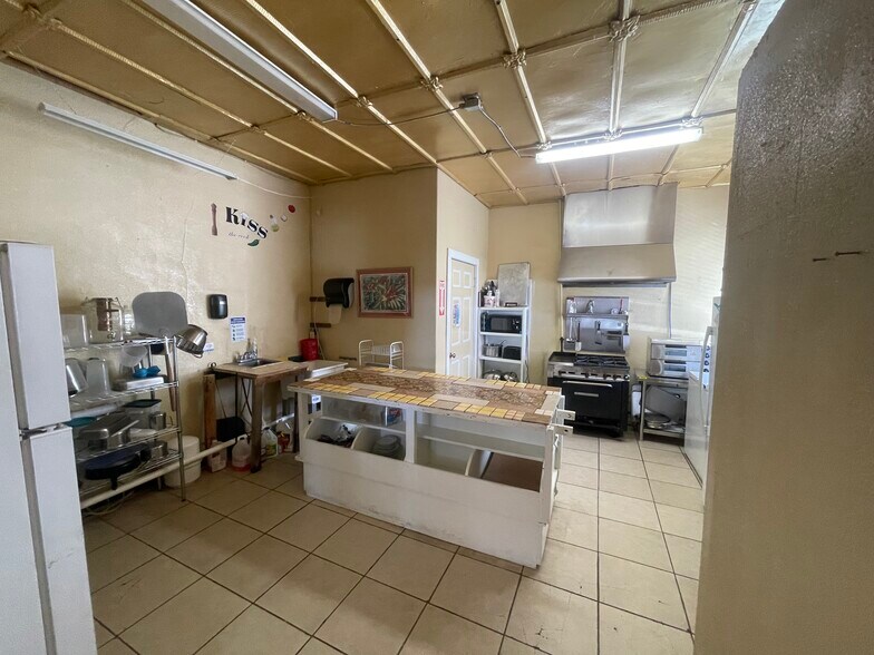 More Photos Of 402 Main St, Antonito Hotel For Lease