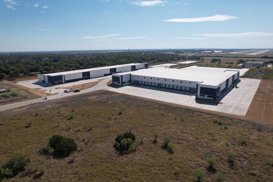 More Photos Of 1500 Northlake Pass, Universal City Unknown For Lease