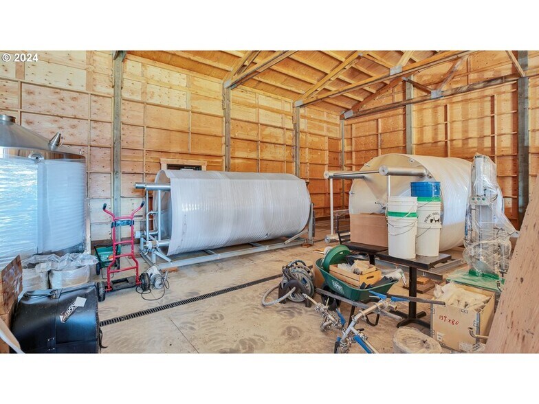 More Photos Of 100 Running Dogs Ln, Saint Helens Specialty For Sale