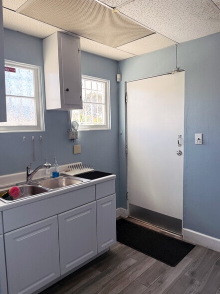 More Photos Of 818 E Charleston Blvd, Las Vegas Office For Sale