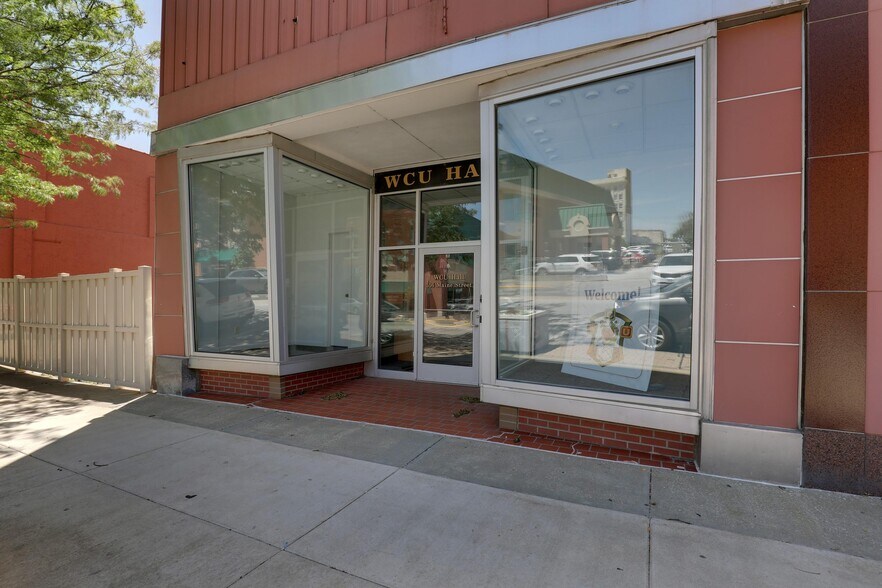 More Photos Of 516 Maine St, Quincy Flex For Sale