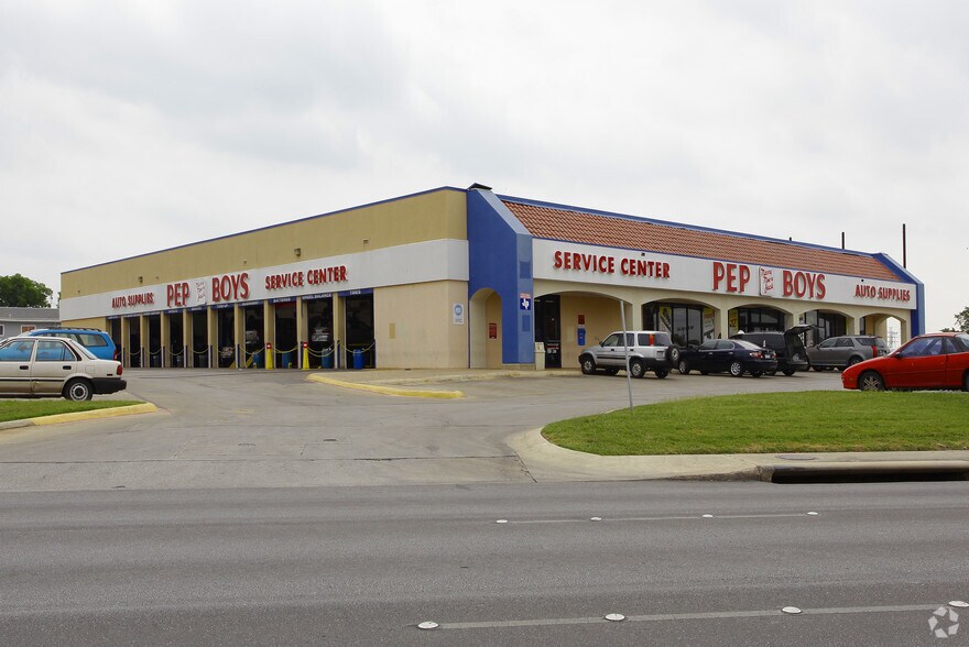 Primary Photo Of 6200 San Pedro Ave, San Antonio Auto Repair For Lease