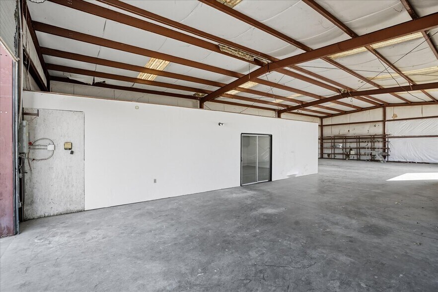 More Photos Of 485 S 8th St, Shandon Industrial For Sale