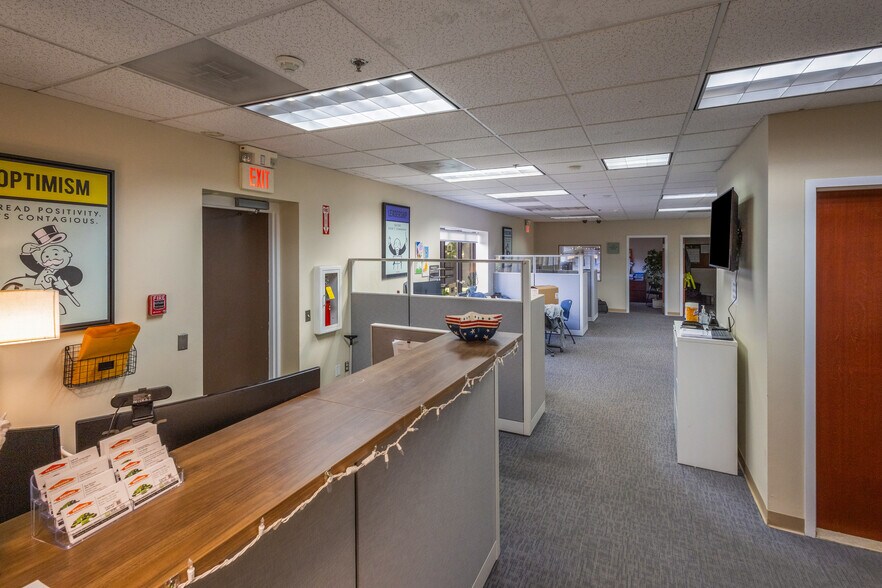 More Photos Of 815A Woburn St, Wilmington Warehouse For Lease
