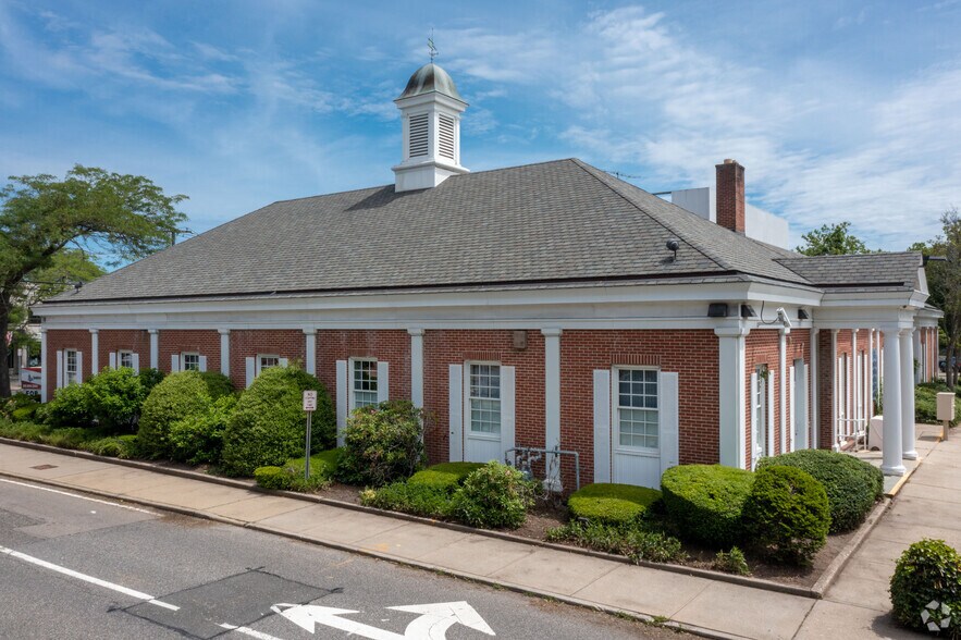More Photos Of 160 Main St, Sayville Office For Sale