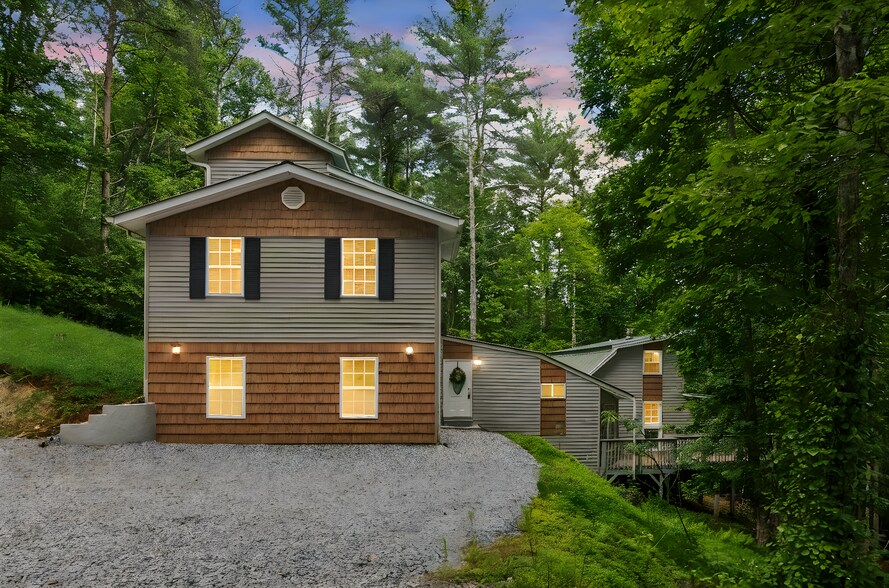 More Photos Of 375 Deerfield Dr, Dahlonega Multifamily For Sale