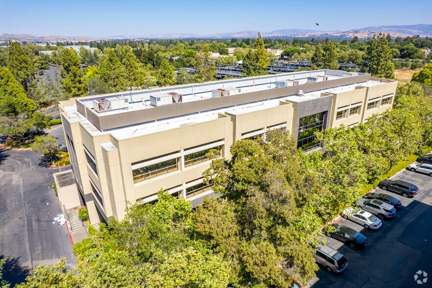 More Photos Of 5700 Stoneridge Mall Rd, Pleasanton Office For Lease