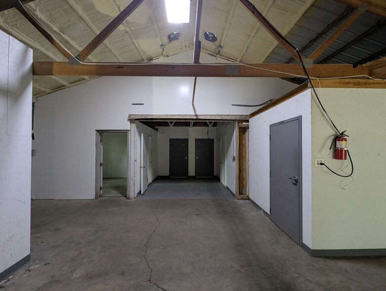 More Photos Of 2740 Echo Ln, Eugene Industrial For Lease