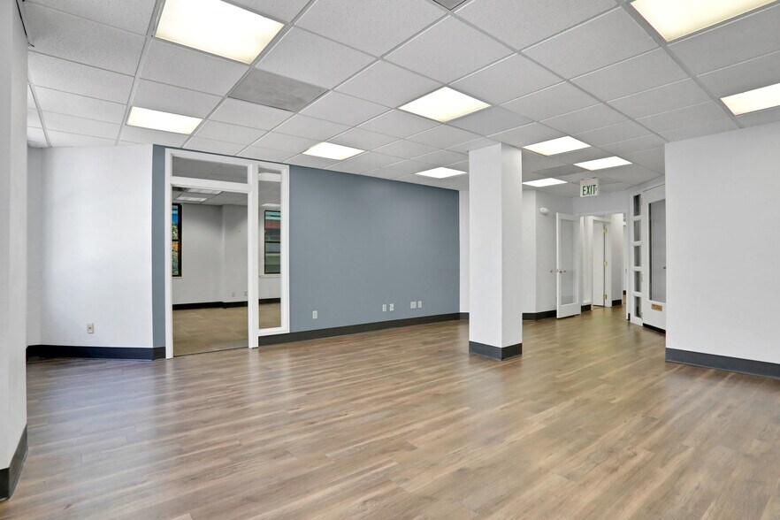 More Photos Of 300 W Adams St, Jacksonville Office For Lease