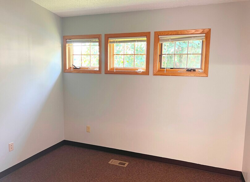 More Photos Of 9 Birch St NE, Remer Medical For Sale