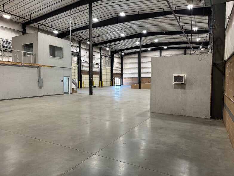More Photos Of 1430 E Hillsboro St, Pasco Warehouse For Lease