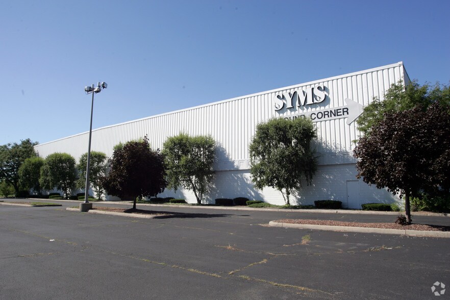 More Photos Of 8075 Sheridan Dr, Williamsville Freestanding For Lease