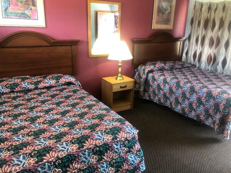 More Photos Of 415 E 11th St, Hugoton Hotel For Sale