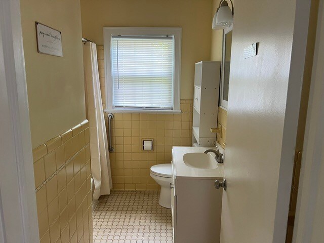 More Photos Of 636 Statesville Blvd, Salisbury Office For Sale