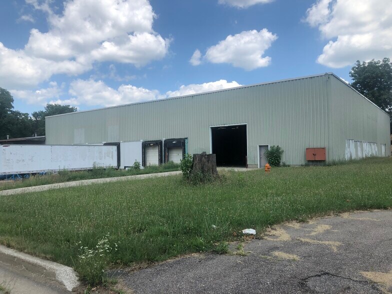 More Photos Of 126 Avenue C, Springfield Manufacturing For Sale