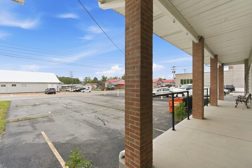 More Photos Of 805 Main St, Cassville General Retail For Sale