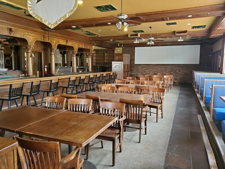 More Photos Of 4210 Stadium Dr, Kalamazoo Freestanding For Lease