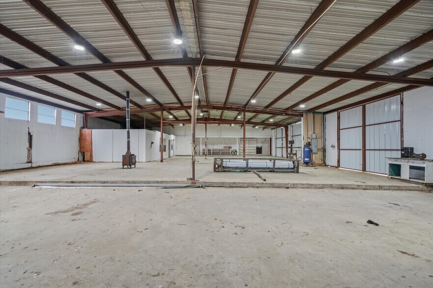 More Photos Of 9474 US-175, Kemp Flex For Sale